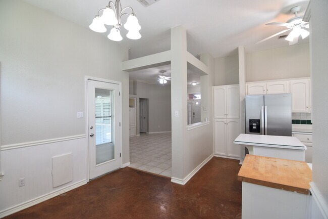 Foto del edificio - 3113 Red Oak Dr