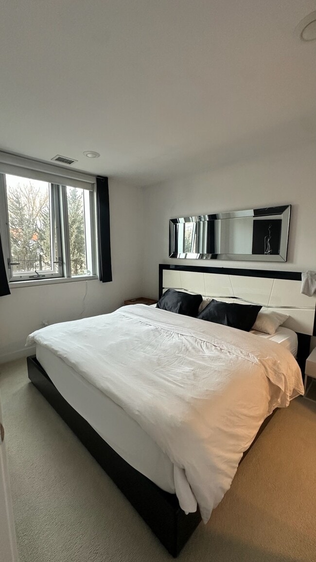 Photo du bâtiment - Stylish 1(+den) Bedroom, 2 Bathroom Apartment in Trendy Bridgeland - (IP006)