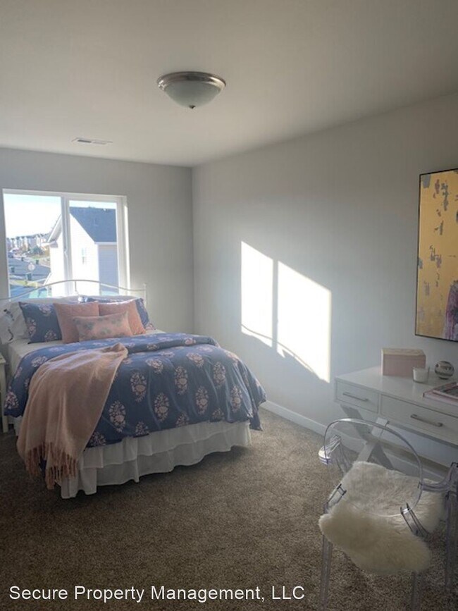 Foto del edificio - 3 br, 2.5 bath House - 689 E Oregon Ave