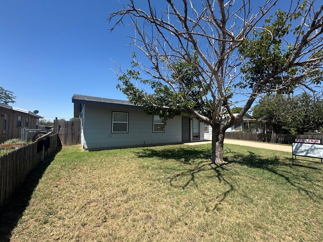 Foto del edificio - 3107 Merrill Ave