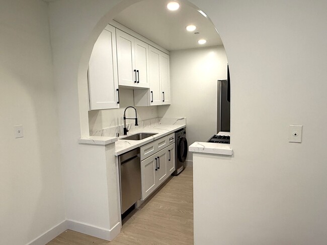 Building Photo - 3317 Keystone Av