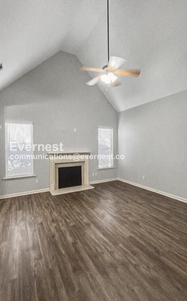 Foto del edificio - 3 Bed/2 Bath Home with Garage / Pet-Friendly / Available Now!