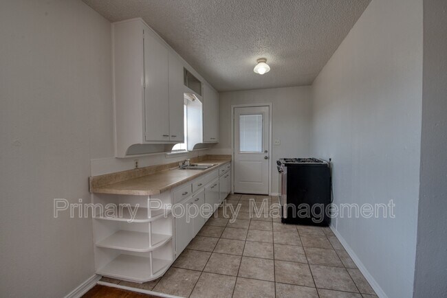Building Photo - 2480 NW 39th Terrace