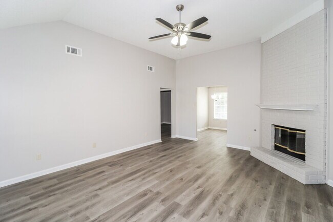 Foto del edificio - 3481 Earlynn Dr