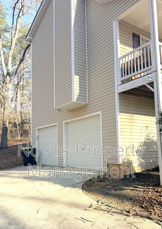 Building Photo - 3395 Woodlake Ln
