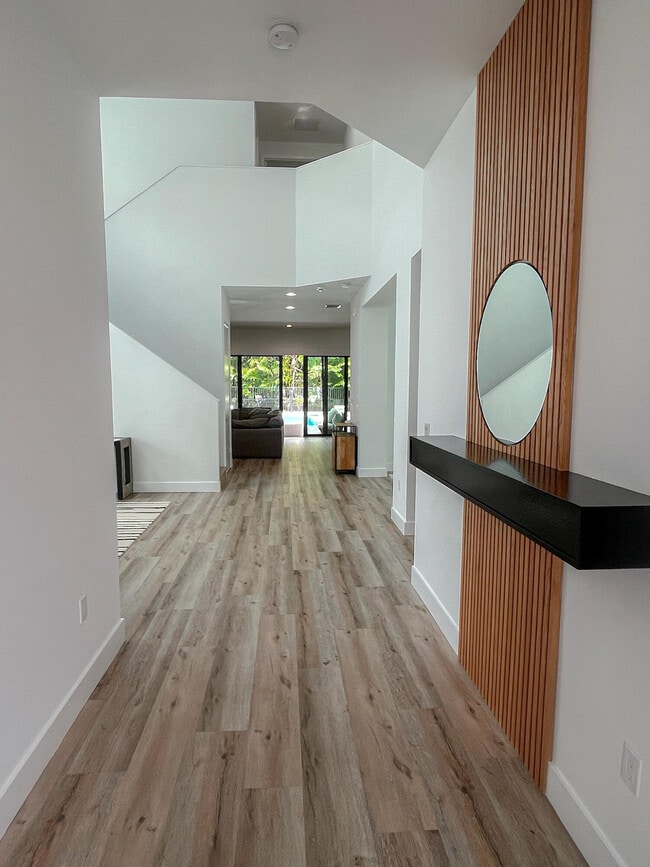Building Photo - 8227 Oceanus Dr