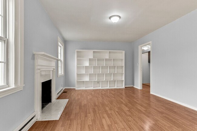 Foto del edificio - Charming Circlewood Cottage Available NOW!