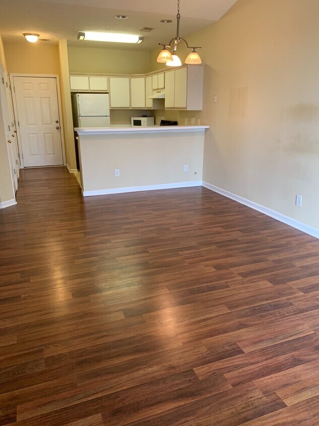 Primary Photo - 3rd Floor 2 Bedroom Condo with a Golf Cour...