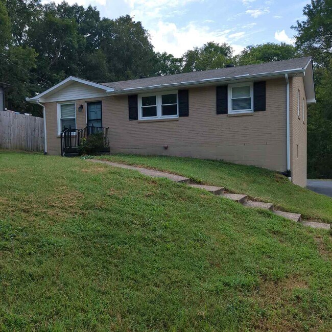 Photo - 493 Westcrest Dr House