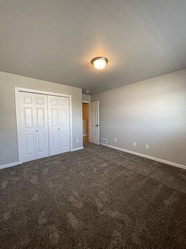 Foto del edificio - Luxury Townhome Living in South Bismarck location!
