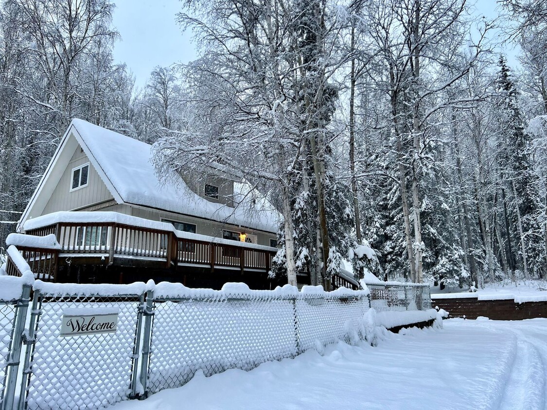 Primary Photo - 3-Bedroom Home / 3 Car Garage / Dog & Cat ...