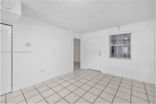 Foto del edificio - 2575 SW 27th Ave