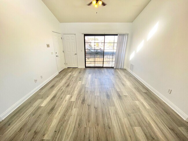 Foto del edificio - CONDOMINIUM IN A GATED COMMUNITY WITH 2 BE...