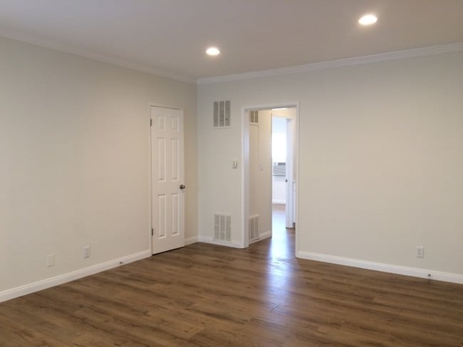 Building Photo - 1143 10th St