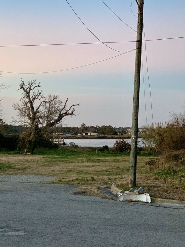 Foto del edificio - Coming Soon! Cute Home with Water View. Wa...