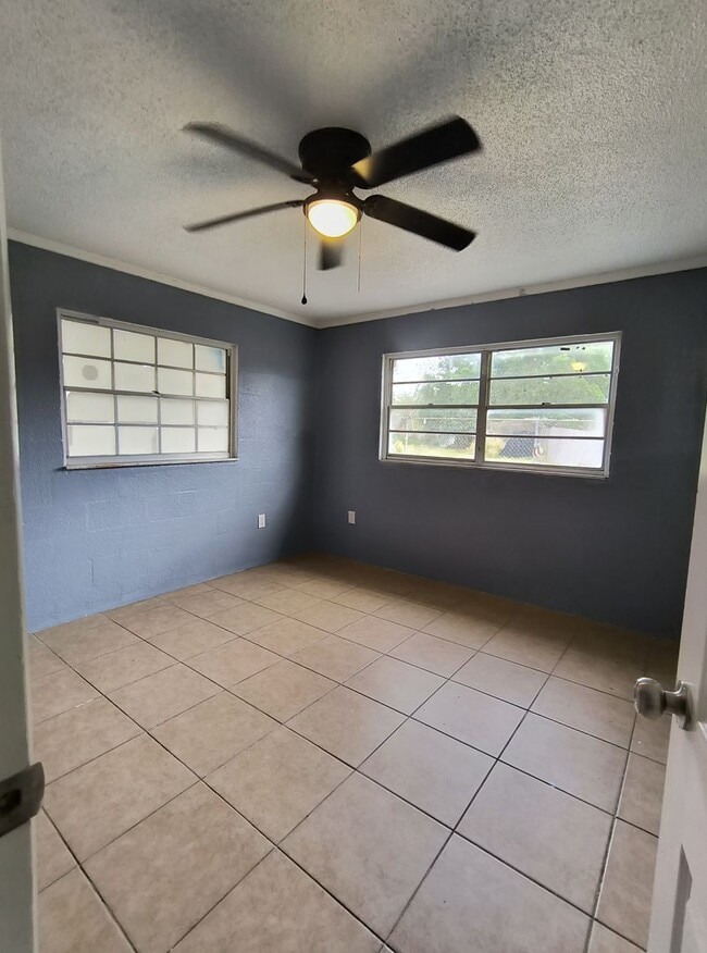 Building Photo - 2-Bedroom Home for Rent in Downtown Winter...