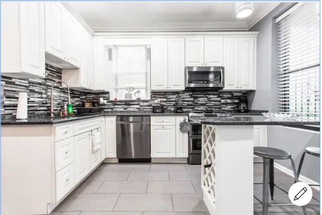 Foto del edificio - 2325 N Albany Ave