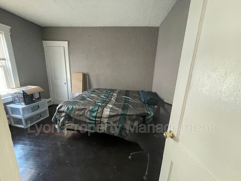 187 Sisson St Unit 2, Pawtucket, RI 02860 Condo for Rent in Pawtucket