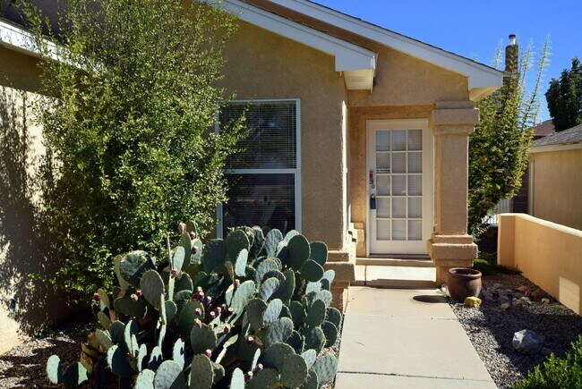 Foto del edificio - Great 3BR Home Near Cottonwood Mall!!
