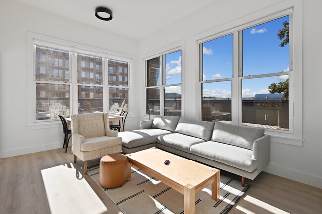 Photo - UniversityHaus - Student/Intern Housing Apartments