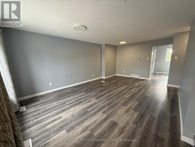 Photo du bâtiment - 577-577 Third St