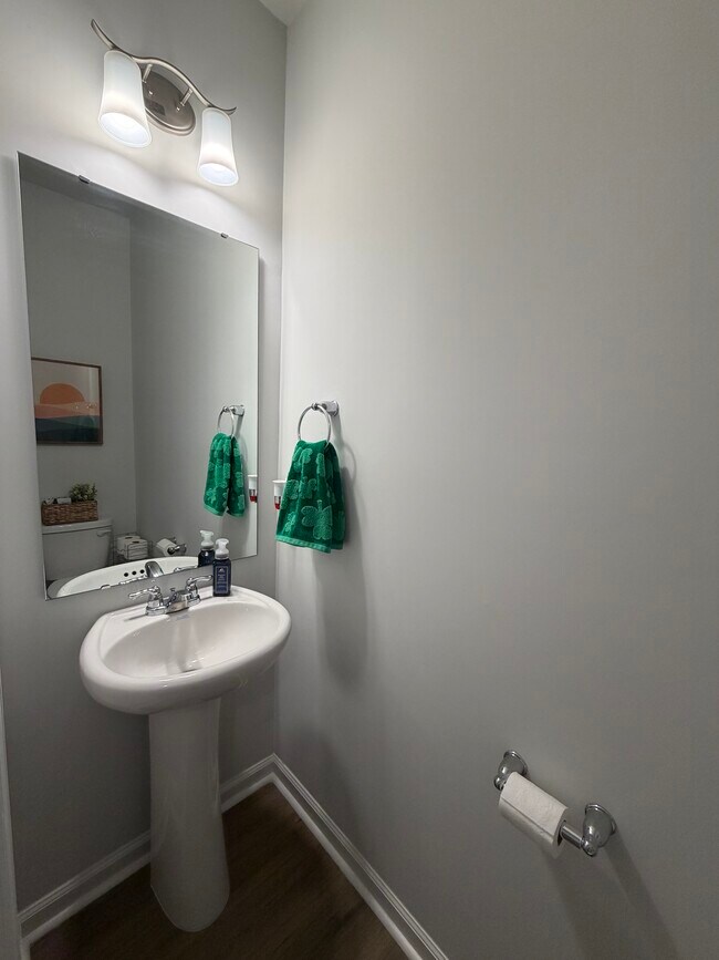 Building Photo - 811 Falls Grove Trl