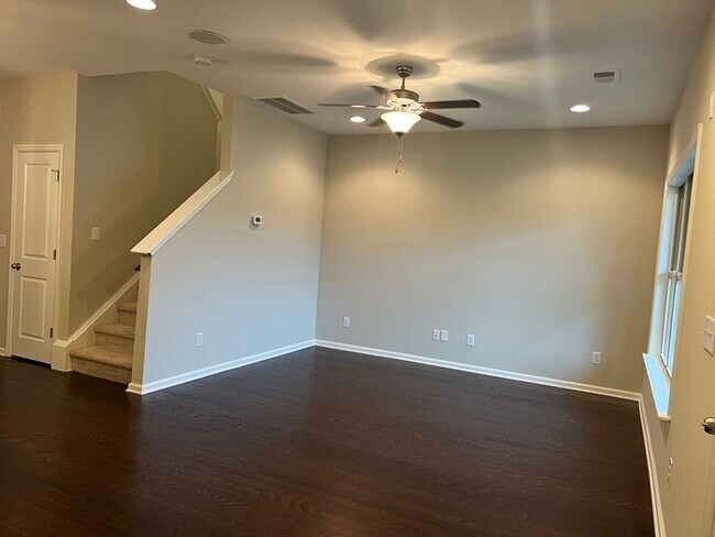 Building Photo - Beautiful 3 Bedroom 2.5 bath Townhome in t...