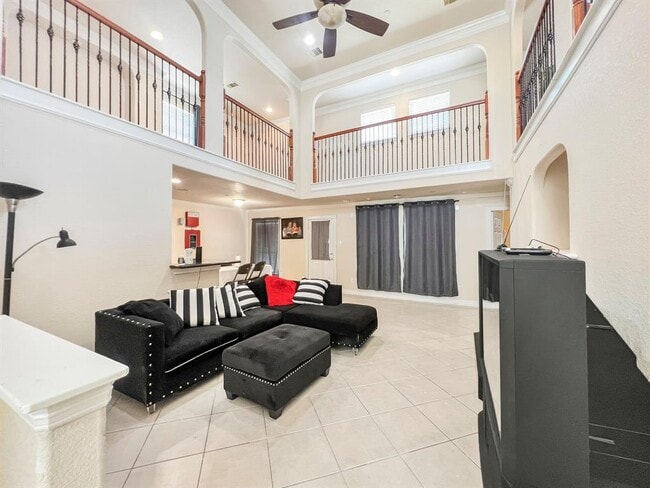 Building Photo - 5715 Ladonia St