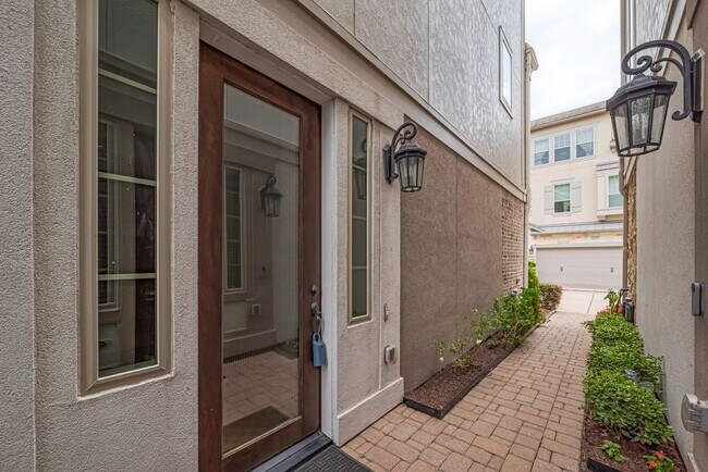 Building Photo - 8324 Hillendahl Blvd