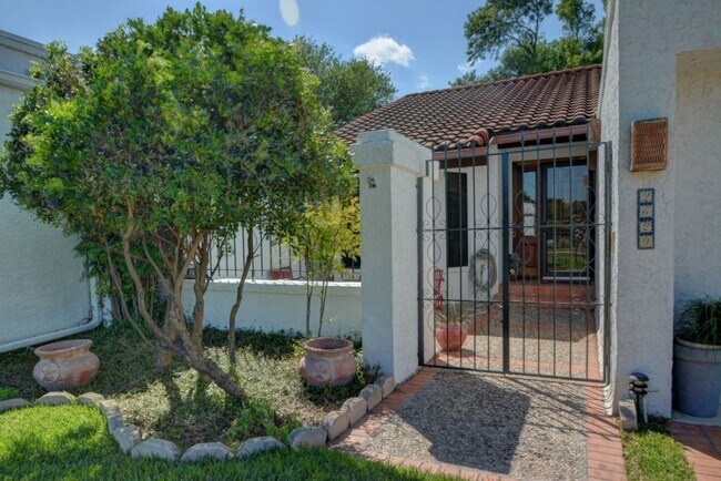 Building Photo - 2629 Calle Del Roble