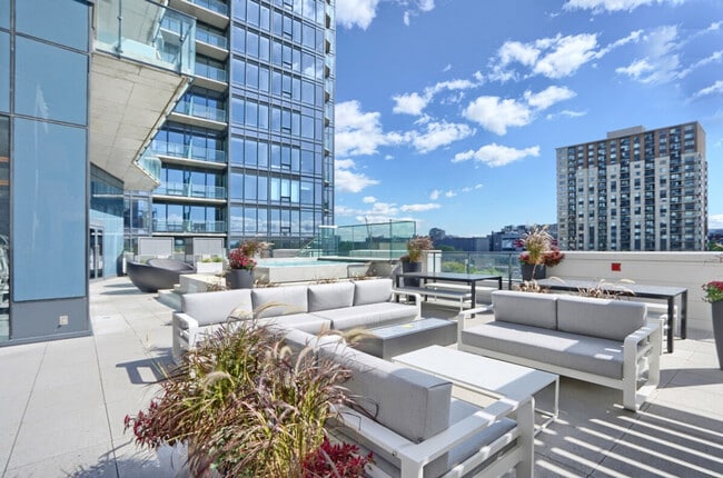 Photo du bâtiment - 1275 Rue de la Montagne