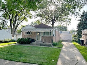 Building Photo - 9135 Mason Ave