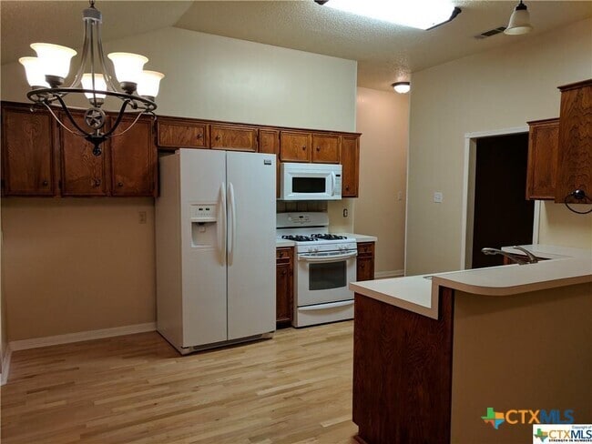 Building Photo - 1502 Stratford Dr