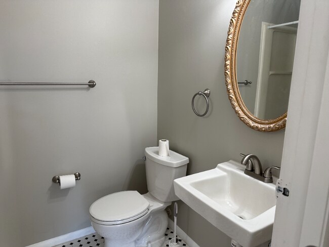 Building Photo - 12417 Hickory Tree Way