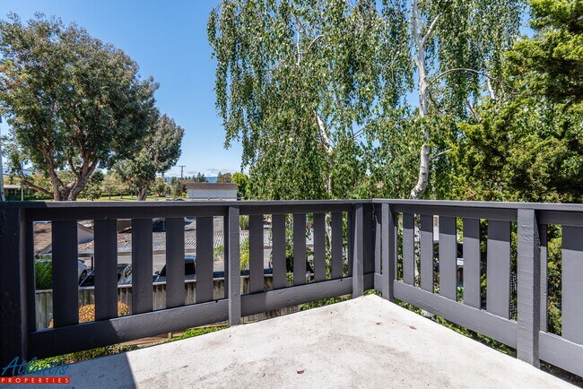 Foto del edificio - 695 Blackford Ct