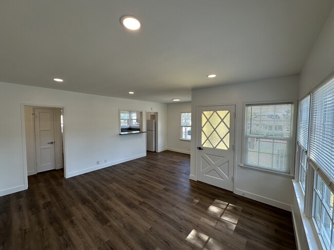 Living Room - 701 Wildrose Ave