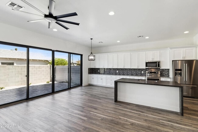 Foto del edificio - 902 W Hazelwood St