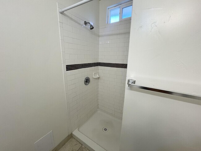 Foto del edificio - 1105 S State St