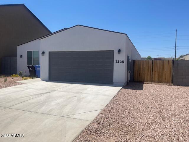Building Photo - 1335 E Pueblo Ave