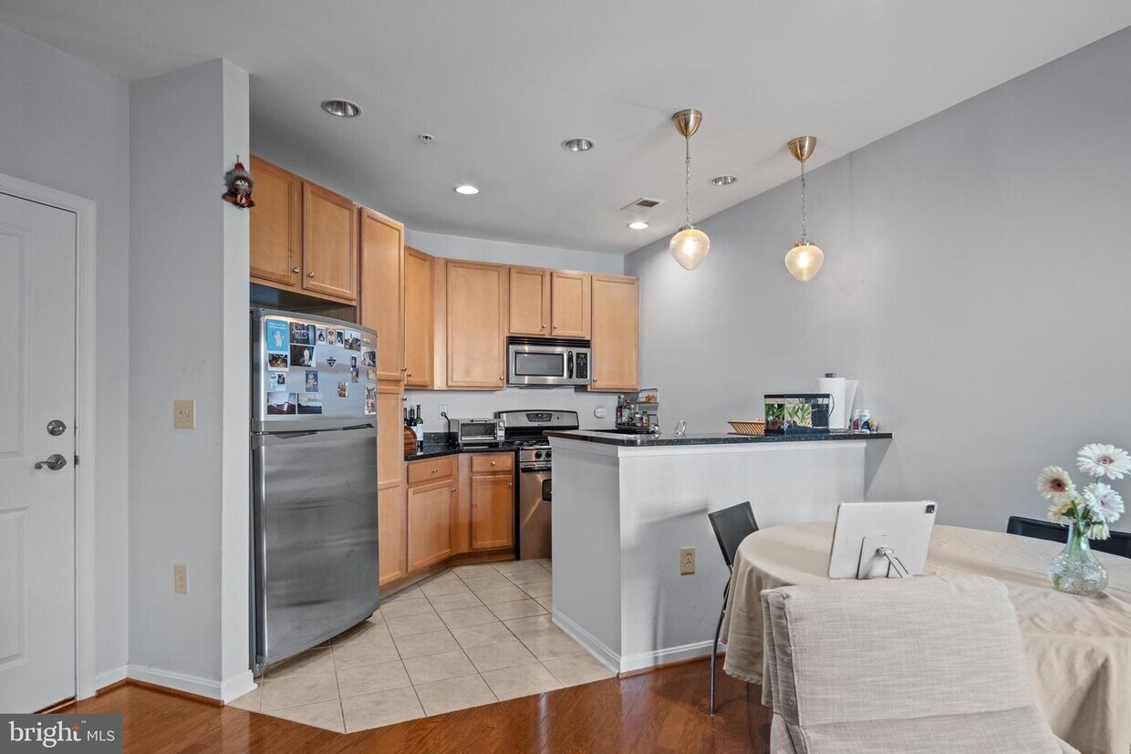 2665 Prosperity Ave Unit 202, Fairfax, VA 22031 Room for Rent in