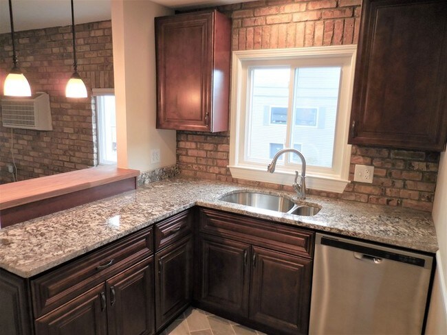 Foto del edificio - Amazing Apartment / Downtown Plymouth!!!!!!!