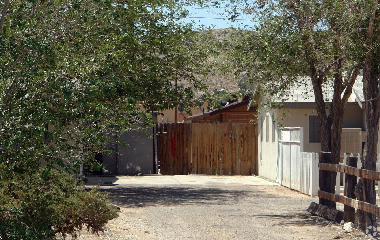 Building Photo - 20366 Thunderbird Rd