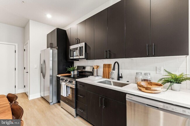 Foto del edificio - 6910 Ridge Ave