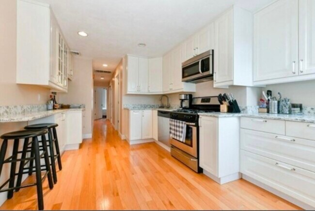 Foto del edificio - 239 Emerson St