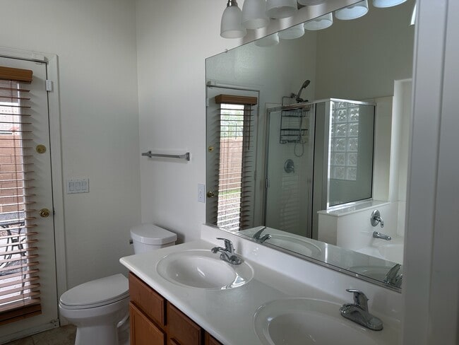 Building Photo - The Love Road House