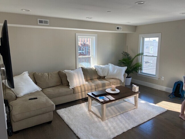 Foto del edificio - 153 Everett St