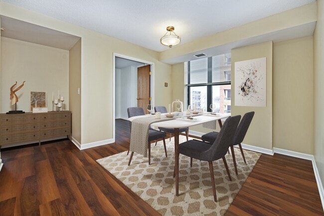 Building Photo - Evanston Place