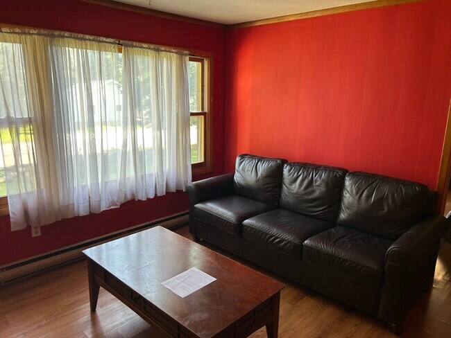 Foto del edificio - 174 Kendall Ave