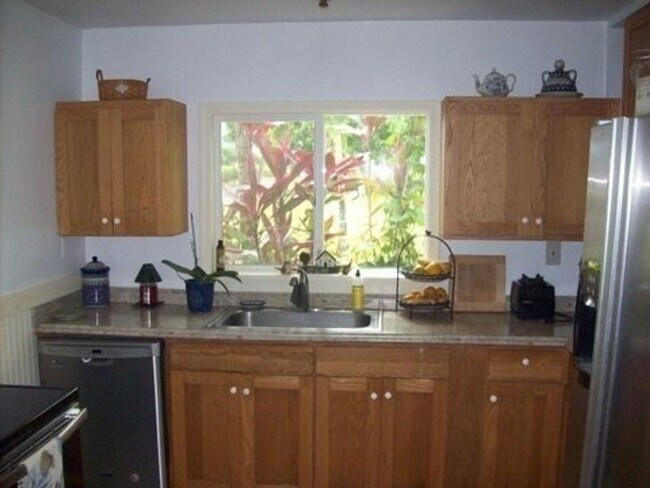 Foto del edificio - 5 Bedroom 2 Bath Home