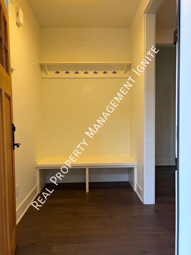 Foto del edificio - 1650 NW Lewis St